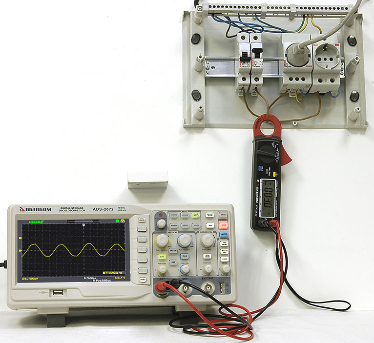 Клещи токовые многофункциональные АТК-2120 - Измерение переменного тока - аналоговый выход, осциллограф