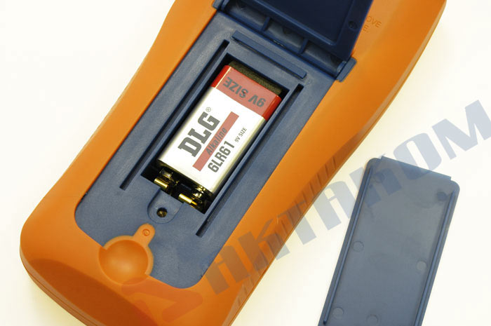 Измеритель RLC АМ-3123 - Батарейный отсек