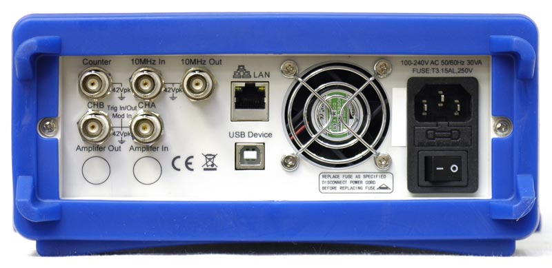 Генератор сигналов специальной формы AWG-4163 - вид сзади