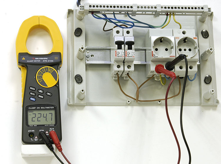 Клещи токовые АТК-2103 - Измерение переменного напряжения